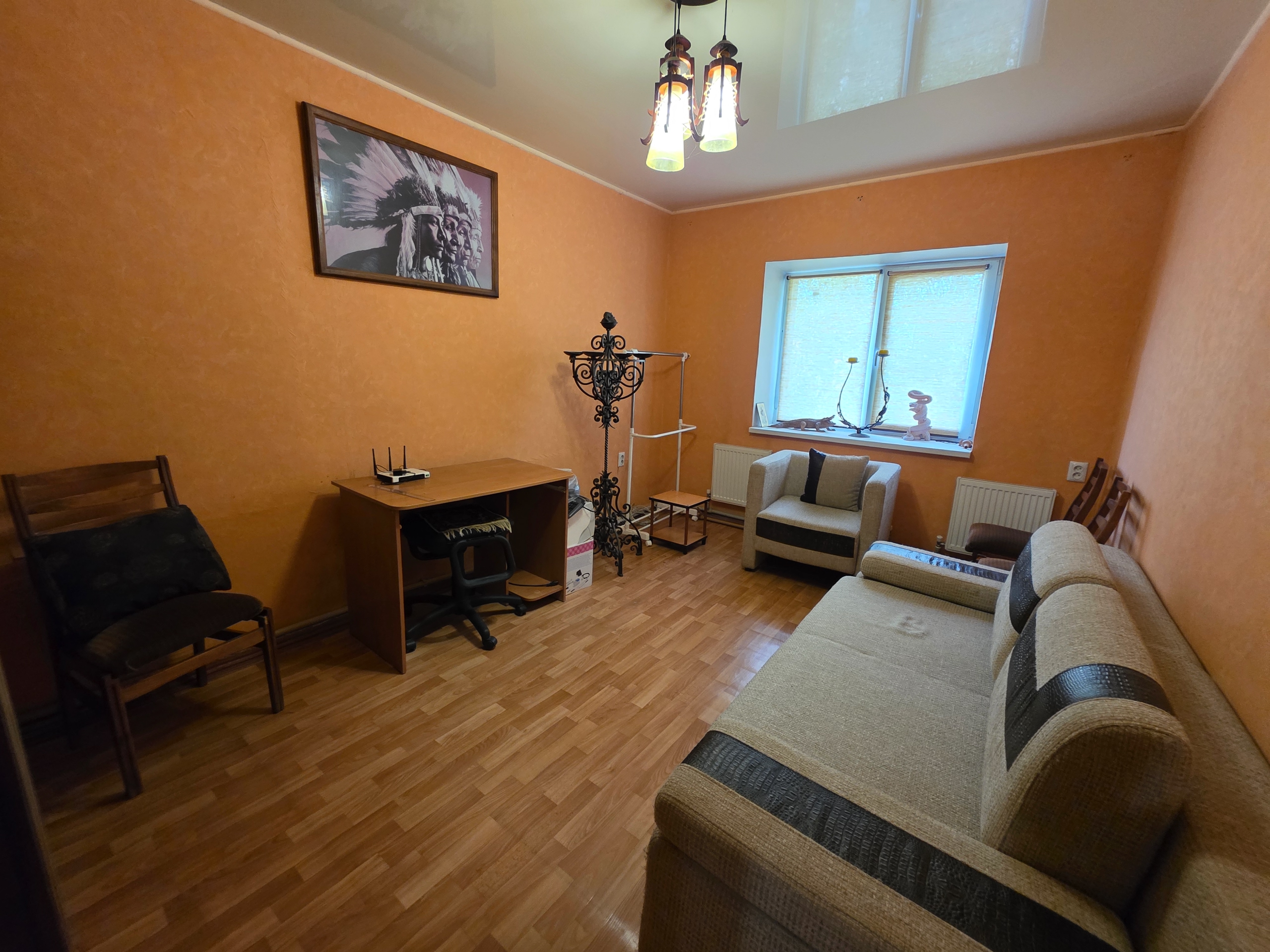 3х комн кварт 56м2 пер. Фрунзенский (район гост. Дружба), г. Луганск Продам 3х комн квартиру на земле 56м2 пер. Фрунзенский (район гост. Дружба), г. Луганск. Свежий ремонт. 3 - комнаты. Кухня. Удобства в доме. Отопление двухконтурный котел. Окна м/п с коваными декоративными решетками. Внимание! Сливная яма бе...