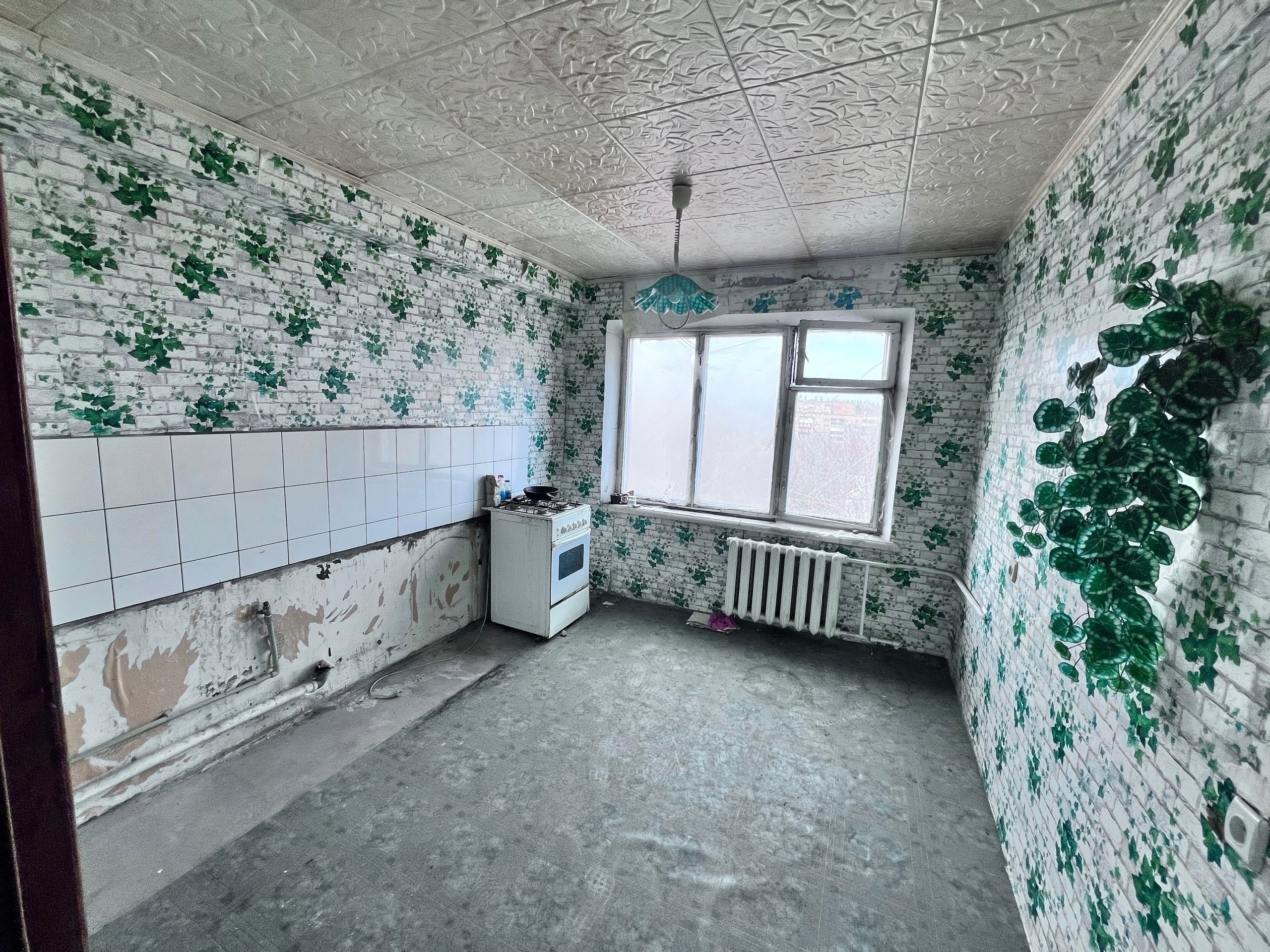 Продается квартира по улице Петраковского, 15 5 этаж 3-х комнатная Большая кухня Квартира под ремонт Цена 1.650.000 +79591281730 Антрацит