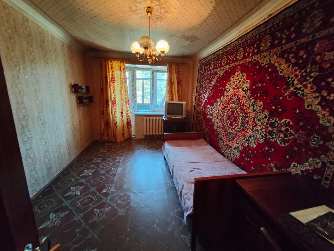 🔽🔽🔽 📉 Продаётся 3-комн. квартира 57 м² (2/5 эт.) в квартале Героев Брестской крепости 🏡 «Просторная трёшка под ремонт — цена ниже рынка! Ваш шанс создать идеальное жильё в центре города.» Детали квартиры: — Планировка: • 3 раздельные комнаты (свобода для зонирования). • Большой коридор с потенциалом под систе...
