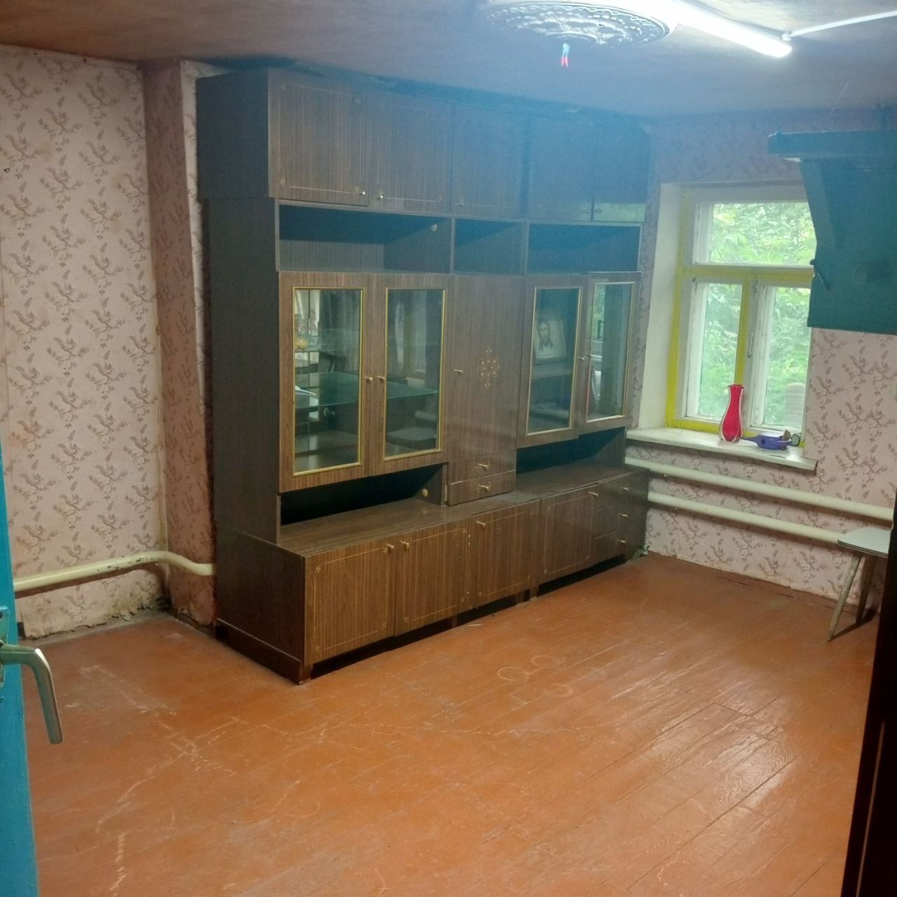 ‼!!! Продам дом 2-я Беломорская! (район кв. Молодёжный) Дом 68,5 кв. м. Участок 7 сот. не приват, крыша м/черепица не течёт, окна столярка, 3 комнаты (2 изолированные), с/у в доме, газовый котел+газовая колонка, хоз. постройки, гараж. Мебель и техника остаются.Документы в процессе. Цена 3 000 000 ₽. Тел.+7(95...