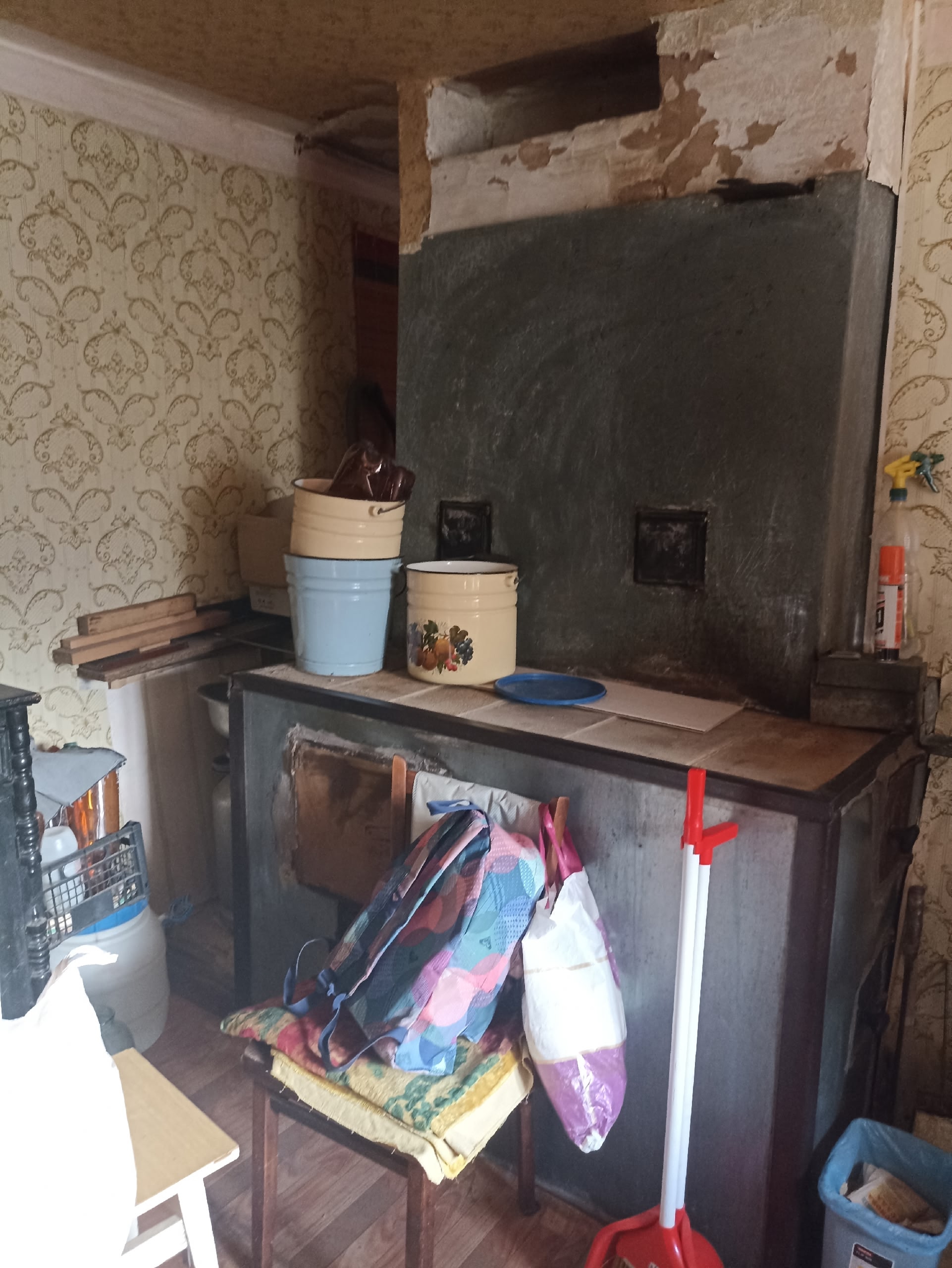 Продам дом в деревне с. Обозное . Металлист-счастье . Газ вода свет в доме . Участок 65 соток приватизированный .. Асфальтированный подъезд . 1000000 тел. +79595847566.+79591901505