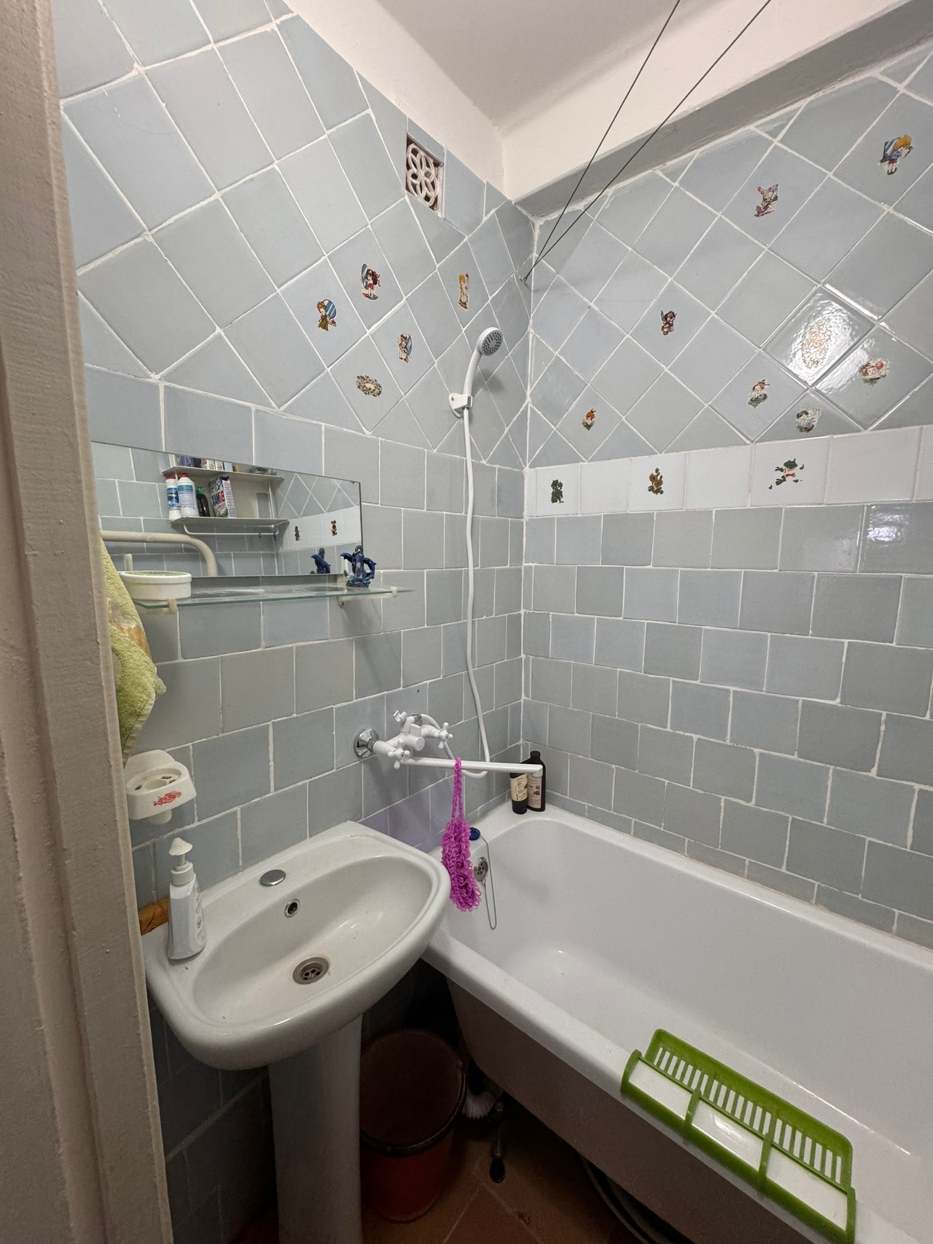 🏠 Продажа 2-комнатной квартиры, район «Спорттовары» Продаётся уютная 2-комнатная квартира на 9 этаже 9-этажного дома. 📍 Удобное расположение: рядом остановка, школа, детские сады, магазины. ✨ В подъезде запланирована установка лифта. Квартира жилая и аккуратная: • новые входные двери; • пластиковые окна в обе...