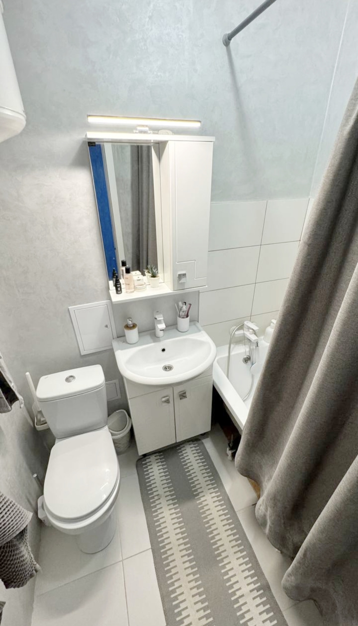Продам 2комн, Восток(р-н МашУниверситета), 42м2, дом кирпичный, 5/5, нe угловая, м/п окна, новая проводка, кондиционер, кoмнaты изолировaнные. . Цена 4.5 млн.руб. +79591211315