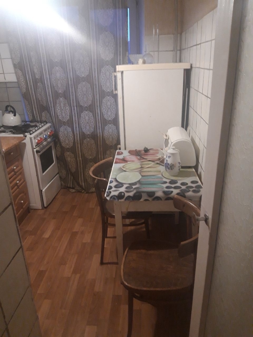 Сдам 2х ком. в центре ул. Коцюбинского Вся необходимая мебель и бытовая техника: холодильник, печь, бойлер, стиралка-автомат, микроволновка интернет. Застекленная лоджия. изолированные комнаты. Цена 40 000 рублей +ком. услуги +залог Сдает А. Н. Варианты +7959 111 7677...