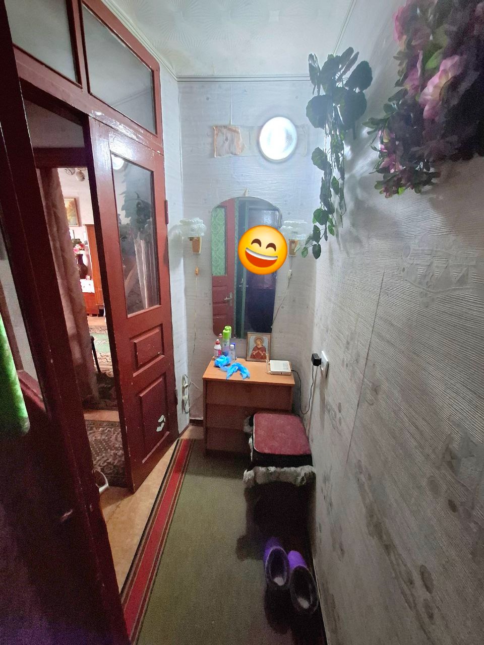 Продам 2-х ком квартиру на кв. Щербакова, 1/5 эт., 46 кв.м.общ.пл. Дом кирпичный, высокий цоколь, не угловая. В квартире произведена замена батарей и окон, установлена новая газовая колонка. Всё в рабочем состоянии. Мебель и бытовая техника остается. Отличное расположение: супермаркеты, почта, больница, школа...