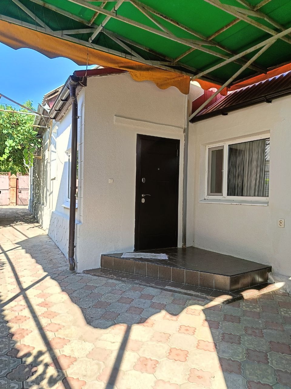 Продам дом 110 кв.м.+терасса 30кв.м на ул. Чапаева 4 жилые комнаты,теплый пол. Земля приват 6 соток ,ухоженный двор.Удобное месторасположение. Рядом остановка транспорта, 12я поликлиника, рынок, магазин, школа, садик. Вся необходимая инфраструктура в шаговой доступности!+79591615038 12 500 000...